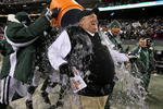 EAST RUTHERFORD, NJ - JANUARY 03:  Rex Ryan, Head Coach of the New York Jets, has Gatorade dumped on him by players at the end of the fourth quarter in celebration of their 37-0 victory over the Cincinnati Bengals at Giants Stadium on January 3, 2010 in East Rutherford, New Jersey.  (Photo by Al Bello/Getty Images)
