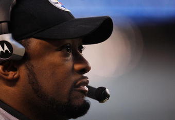 PITTSBURGH - DECEMBER 20:  Head coach Mike Tomlin of the Pittsburgh Steelers watches his team during the game against the Green Bay Packers on December 20, 2009 at Heinz Field in Pittsburgh, Pennsylvania.  (Photo by Jared Wickerham/Getty Images)