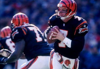 14 Dec 1997:  Quarterback Boomer Esiason #7 of the Cincinnati Bengals drops back to pass during the Bengals 31-24 win over the Dallas Cowboys at Cinergy Fiedl in Cincinnati, Ohio. Mandatory Credit: Andy Lyons  /Allsport