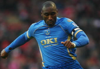 LONDON - DECEMBER 28:  Sol Campbell of Portsmouth runs with the ball during the Barclays Premier League match between Arsenal and Portsmouth at the Emirates Stadium on December 28, 2008 in London, England.  (Photo by Jamie McDonald/Getty Images)