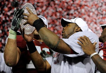 PASADENA, CA - JANUARY 07:  Running back Mark Ingram #22 and the Alabama Crimson Tide celebrate with the BCS Championship trophy after winning the Citi BCS National Championship game over the Texas Longhorns at the Rose Bowl on January 7, 2010 in Pasadena, California. The Crimson Tide defeated the Longhorns 37-21.  (Photo by Kevork Djansezian/Getty Images)