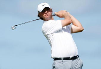 SOUTHAMPTON, BERMUDA - OCTOBER 20:  Lucas Glover, the 2009 U.S. Open champion, hits his tee shot on the 10th hole during the first round of the PGA Grand Slam of Golf on October 20, 2009 Port Royal Golf Course in Southampton, Bermuda.  (Photo by Andy Lyons/Getty Images)