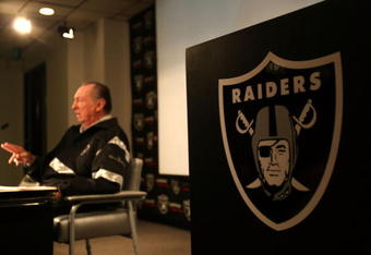 ALAMEDA, CA - SEPTEMBER 30:  Oakland Raiders owner Al Davis speaks during a press conference to announce the firing of head coach Lane Kiffin of the Oakland Raiders at thier training facility on Septemer 30, 2008 in Alameda, California.  (Photo by Jed Jacobsohn/Getty Images)