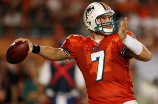MIAMI - OCTOBER 12:  Quarterback Chad Henne #7 of the Miami Dolphins throws a pass against the New York Jets at Land Shark Stadium on October 12, 2009 in Miami, Florida. The Dolphins defeated the Jets 31-27.  (Photo by Doug Benc/Getty Images)