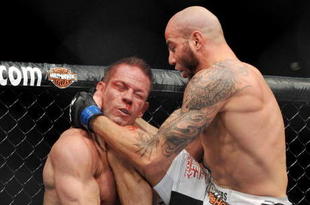 LAS VEGAS - NOVEMBER 21: Ben Saunders (R) battles Marcus Davis (L) during their Welterweight Fight at the UFC 106 at Mandalay Bay Events Center on November 21, 2009 in Las Vegas, Nevada. (Photo by Jon Kopaloff/Getty Images)