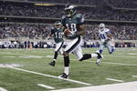 ARLINGTON, TX - JANUARY 9:  Jeremy Maclin #18 of the Philadelphia Eagles runs for a 76-yard touchdown in the second quarter on a pass from quarterback Michael Vick #7 against the Dallas Cowboys during the 2010 NFC wild-card playoff game at Cowboys Stadium on January 9, 2010 in Arlington, Texas. (Photo by Jamie Squire/Getty Images)