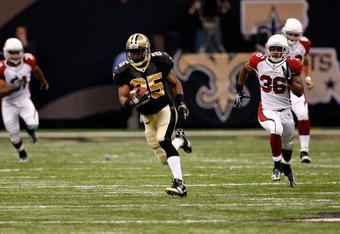 NEW ORLEANS - JANUARY 16:  Reggie Bush #25 of the New Orleans Saints scores on a 83-yard punt return for a touchdown in the third quarter against the Arizona Cardinals during the NFC Divisional Playoff Game at Louisana Superdome on January 16, 2010 in New Orleans, Louisiana.  (Photo by Chris Graythen/Getty Images)
