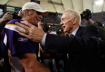 MINNEAPOLIS - JANUARY 17:  Jerry Jones, Owner and General Manager of the Dallas Cowboys, congratulates quarterback Brett Favre #4 of the Minnesota Vikings on their 34-3 victory during the NFC Divisional Playoff Game at Hubert H. Humphrey Metrodome on January 17, 2010 in Minneapolis, Minnesota.  (Photo by Elsa/Getty Images)