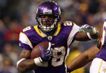 MINNEAPOLIS, MN - DECEMBER 13:  Adrian Peterson #28 of the Minnesota Vikings runs the ball against the Cincinnati Bengals on December 13, 2009 at Hubert H. Humphrey Metrodome in Minneapolis, Minnesota. (Photo by Jim McIsaac/Getty Images)