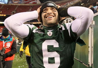 EAST RUTHERFORD, NJ - JANUARY 03:  Quarterback Mark Sanchez #6 of the New York Jets smiles while celebrating their 37-0 victory over the Cincinnati Bengals at Giants Stadium on January 3, 2010 in East Rutherford, New Jersey. The game was the last regular season game to be played at Giants Stadium.  (Photo by Al Bello/Getty Images)