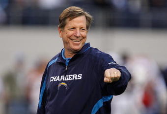 ARLINGTON, TX - DECEMBER 13:  Head coach Norv Turner of the San Diego Chargers at Cowboys Stadium on December 13, 2009 in Arlington, Texas.  (Photo by Ronald Martinez/Getty Images)