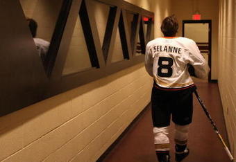 GLENDALE, AZ - OCTOBER 31:  Teemu Selanne #8 of the Anaheim Ducks walks back to the locker room after warm ups to the NHL game against the Phoenix Coyotes at Jobing.com Arena on October 31, 2009 in Glendale, Arizona. The Coyotes defeated the Ducks 3-2 in an overtime shootout.  (Photo by Christian Petersen/Getty Images)