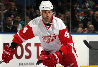 UNIONDALE, NY - JANUARY 12:  Todd Bertuzzi #44 of the Detroit Red Wings skates during the game against the New York Islanders at the Nassau Coliseum on January 12, 2010 in Uniondale, New York.  (Photo by Bruce Bennett/Getty Images)