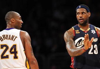 LOS ANGELES, CA - DECEMBER 25:  Kobe Bryant #24 of the Los Angeles Lakers and Mo Williams #2 of the Cleveland Cavaliers exchange words during the game at Staples Center on December 25, 2009 in Los Angeles, California. NOTE TO USER: User expressly acknowledges and agrees that, by downloading and or using this photograph, User is consenting to the terms and conditions of the Getty Images License Agreement.  (Photo by Lisa Blumenfeld/Getty Images)