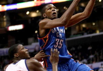 LOS ANGELES, CA - NOVEMBER 11:  Kevin Durant #35 of the Oklahoma City Thunder goes up fora shot over Al Thornton #12 of the Los Angeles Clippers on November 11, 2009 at Staples Center in Los Angeles, California.    NOTE TO USER: User expressly acknowledges and agrees that, by downloading and/or using this Photograph, user is consenting to the terms and conditions of the Getty Images License Agreement.  (Photo by Stephen Dunn/Getty Images)
