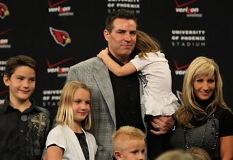 TEMPE, AZ - JANUARY 29:  Quarterback Kurt Warner of the Arizona Cardinals poses with family (L-R) Kade, Jada, Elijah, Sierra and Brenda during a press conference to announce his retirement from football at the team's training center auditorium on January 29, 2010 in Tempe, Arizona.  (Photo by Christian Petersen/Getty Images)