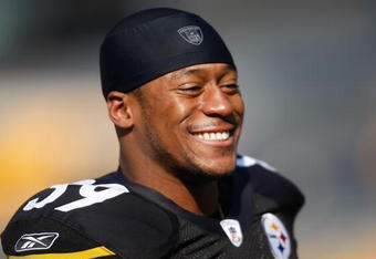 PITTSBURGH - DECEMBER 06:  Willie Parker #39 of the Pittsburgh Steelers warms up before the game against the Oakland Raiders on December 6, 2009 at Heinz Field in Pittsburgh, Pennsylvania. (Photo by Jared Wickerham/Getty Images)