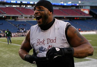 FOXBORO, MA - JANUARY 10:  Ray Lewis #52 of the Baltimore Ravens celebrates as he walks off of the field after their 33-14 win against the New England Patriots during the 2010 AFC wild-card playoff game at Gillette Stadium on January 10, 2010 in Foxboro, Massachusetts.  (Photo by Elsa/Getty Images)