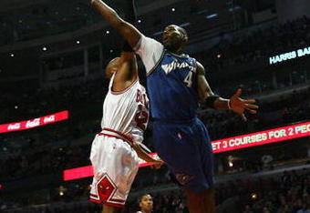 CHICAGO - JANUARY 15: Antawn Jamison #4 of the Washington Wizards puts up a shot against Taj Gibson #22 of the Chicago Bulls at the United Center on January 15, 2010 in Chicago, Illinois. NOTE TO USER: User expressly acknowledges and agrees that, by downloading and/or using this Photograph, User is consenting to the terms and conditions of the Getty Images License Agreement. (Photo by Jonathan Daniel/Getty Images)