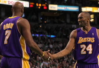BOSTON - JANUARY 31:  Kobe Bryant  #24 the Los Angeles Lakers shakes hands with teammate Lamar Odom after Odom was fouled during a game against the Boston Celtics at the TD Garden on January 31, 2010 in Boston, Massachusetts.  The Lakers won 90-89. NOTE TO USER: User expressly acknowledges and agrees that, by downloading and or using this photograph, User is consenting to the terms and conditions of the Getty Images License Agreement. (Photo by Jim Rogash /Getty Images)