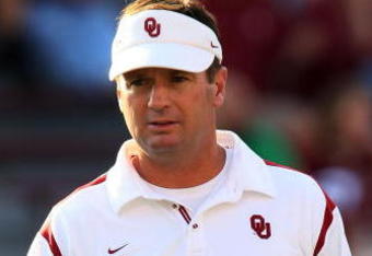 NORMAN, OK - SEPTEMBER 27:  Head coach Bob Stoops of the Oklahoma Sooners before a game against the TCU Horned Frogs at Oklahoma Memorial Stadium on September 27, 2008 in Norman, Oklahoma.  (Photo by Ronald Martinez/Getty Images)