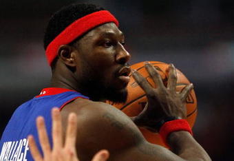 CHICAGO - DECEMBER 02: Ben Wallace #6 of the Detroit Pistons looks to pass against the Chicago Bulls at the United Center on December 2, 2009 in Chicago, Illinois. The Bulls defeated the Pistons 92-85. NOTE TO USER: User expressly acknowledges and agrees that, by downloading and/or using this Photograph, User is consenting to the terms and conditions of the Getty Images License Agreement. (Photo by Jonathan Daniel/Getty Images)
