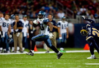 ST. LOUIS - NOVEMBER 29:  Justin Forsett #20 of the Seattle Seahawks runs with the ball for yardage against the St. Louis Rams during their NFL game at Edward Jones Dome on November 29, 2009 in St. Louis, Missouri. The Seahawks defeated the Rams 27-17.  (Photo by Dilip Vishwanat/Getty Images)