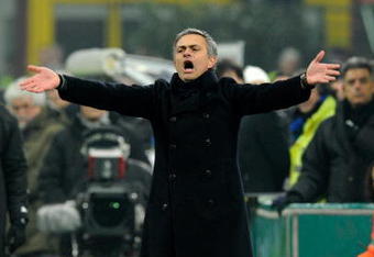 MILAN, ITALY - JANUARY 24:  FC Internazionale Milano Head Coach Jose Mourinho celebrates during the Serie A match between Inter Milan and AC Milan at Stadio Giuseppe Meazza on January 24, 2010 in Milan, Italy.  (Photo by Claudio Villa/Getty Images)