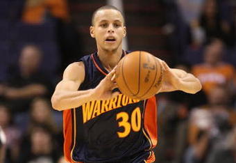 PHOENIX - OCTOBER 30:  Stephen Curry #30 of the Golden State Warriors passes the ball during the NBA game against the Phoenix Suns at US Airways Center on October 30, 2009 in Phoenix, Arizona. The Suns defeated the Warriors 123-101.  NOTE TO USER: User expressly acknowledges and agrees that, by downloading and or using this photograph, User is consenting to the terms and conditions of the Getty Images License Agreement.  (Photo by Christian Petersen/Getty Images)