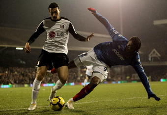 LONDON, ENGLAND - FEBRUARY 03:  Stephen Kelly of Fulham and Frederic Piquionne of Portsmouth battle for the ball during the Barclays Premier League match between Fulham and Portsmouth at Craven Cottage on February 3, 2010 in London, England.  (Photo by Hamish Blair/Getty Images)
