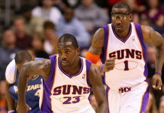 PHOENIX - DECEMBER 19:  Jason Richardson #23 of the Phoenix Suns moves the ball upcourt during the NBA game against the Washington Wizards at US Airways Center on December 19, 2009 in Phoenix, Arizona. The Suns defeated the Wizards 121-95.  NOTE TO USER: User expressly acknowledges and agrees that, by downloading and or using this photograph, User is consenting to the terms and conditions of the Getty Images License Agreement.  (Photo by Christian Petersen/Getty Images)