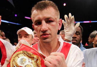 NEWARK, NJ - DECEMBER 11: Tomasz Adamek wins a split decision against Steve Cunningham after their IBF Cruiserweight Championship fight on December 11, 2008 at The Prudential Center in Newark, New Jersey.  (Photo by Al Bello/Getty Images)