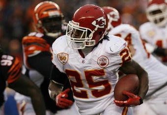 CINCINNATI - DECEMBER 27: Jamaal Charles #25 of the Kansas City Chiefs runs against the Cincinnati Bengals in their NFL game at Paul Brown Stadium December 27, 2009 in Cincinnati, Ohio.    (Photo by John Sommers II/Getty Images)
