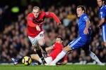 LONDON, ENGLAND - NOVEMBER 08:  Wayne Rooney of Manchester United goes past the challenge from John Terry of Chelsea during the Barclays Premier League match between Chelsea and Manchester United at Stamford Bridge on November 8, 2009 in London, England.  (Photo by Clive Mason/Getty Images)