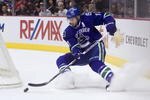 VANCOUVER, CANADA - JANUARY 7: Ryan Kesler #17 of the Vancouver Canucks changes direction while skating behind the net during the NHL game against the Phoenix Coyotes on January 07, 2010 at General Motors Place in Vancouver, British Columbia, Canada.  (Photo by Rich Lam/Getty Images)