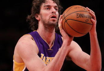 NEW YORK - JANUARY 22:  Pau Gasol #16  of the Los Angeles Lakers shoot a foul shot against the New York Knicks during their game at Madison Square Garden on January 22, 2010 in New York, New York.  NOTE TO USER: User expressly acknowledges and agrees that, by downloading and/or using this Photograph, User is consenting to the terms and conditions of the Getty Images License Agreement.  (Photo by Al Bello/Getty Images)