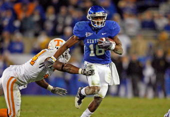 LEXINGTON, KY - NOVEMBER 28:  Randall Cobb #18 of the Kentucky Wildcats runs with the ball against the Tennessee Volunteers during the SEC game at Commonwealth Stadium on November 28, 2009 in Lexington, Kentucky.  (Photo by Andy Lyons/Getty Images)