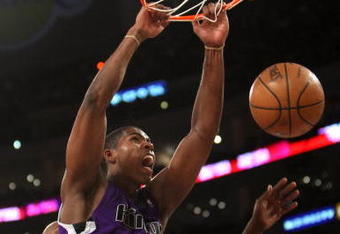 LOS ANGELES, CA - DECEMBER 12:  Jason Thompson #34 of the Sacramento Kings dunks against the Los Angeles Lakers on December 12, 2008 at Staples Center in Los Angeles, California.  The Lakers won 112-103.   NOTE TO USER: User expressly acknowledges and agrees that, by downloading and/or using this Photograph, user is consenting to the terms and conditions of the Getty Images License Agreement.  (Photo by Stephen Dunn/Getty Images)