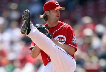 CINCINNATI - APRIL 09:  Bronson Arroyo #61 of the Cincinnati Reds throws a pitch during the game against the New York Mets at Great American Ball Park on April 9, 2009 in Cincinnati, Ohio.  (Photo by Andy Lyons/Getty Images)