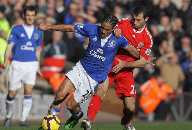 LIVERPOOL, ENGLAND - FEBRUARY 06:   Steven Pienaar of Everton battles for the ball with Javier Mascherano of Liverpool during the Barclays Premier League match between Liverpool and Everton at Anfield on February 6, 2010 in Liverpool, England. (Photo by Hamish Blair/Getty Images)