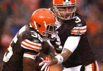 CLEVELAND - DECEMBER 27:  Derek Anderson #3 of the Cleveland Browns hands off to teammate Jerome Harrison #35 against the Oakland Raiders at Cleveland Browns Stadium on December 27, 2009 in Cleveland, Ohio.  (Photo by Matt Sullivan/Getty Images)