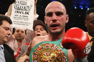 ATLANTIC CITY, NJ - SEPTEMBER 29:  Kelly Pavlik celebrates his victory after his WBC & WBO World Middleweight Championship fight against Jermaine Taylor at Boardwalk Hall on September 29, 2007 in Atlantic City, New Jersey. (Photo by Al Bello/Getty Images)
