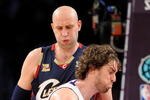 LOS ANGELES, CA - DECEMBER 25:  Pau Gasol #16 of the Los Angeles Lakers drives to the basket against Zydrunas Ilgauskas #11 of the Cleveland Cavaliers at Staples Center on December 25, 2009 in Los Angeles, California. NOTE TO USER: User expressly acknowledges and agrees that, by downloading and or using this photograph, User is consenting to the terms and conditions of the Getty Images License Agreement.  (Photo by Lisa Blumenfeld/Getty Images)