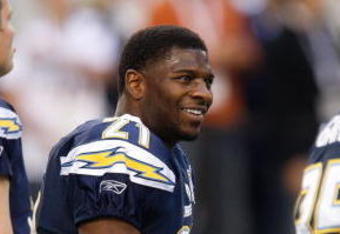 ARLINGTON, TX - DECEMBER 13:  Running back LaDainian Tomlinson#21 of the San Diego Chargers at Cowboys Stadium on December 13, 2009 in Arlington, Texas.  (Photo by Ronald Martinez/Getty Images)
