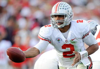 PASADENA, CA - JANUARY 01:  Quarterback Terrelle Pryor #2 of the Ohio State Buckeyes hands the ball off against the Oregon Ducks during the 96th Rose Bowl game on January 1, 2010 in Pasadena, California.  (Photo by Kevork Djansezian/Getty Images)