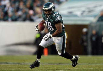 PHILADELPHIA - DECEMBER 27:  Brian Westbrook #36 of the Philadelphia Eagles runs the ball against the Denver Broncos on December 27, 2009 at Lincoln Financial Field in Philadelphia, Pennsylvania. The Eagles defeated the Broncos 30-27.  (Photo by Jim McIsaac/Getty Images)