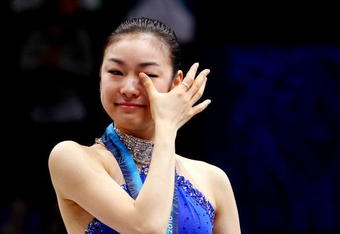 VANCOUVER, BC - FEBRUARY 25:  Kim Yu-Na of South Korea celebrates winning the gold medal in the Ladies Free Skating during the medal ceremony on day 14 of the 2010 Vancouver Winter Olympics at Pacific Coliseum on February 25, 2010 in Vancouver, Canada.  (Photo by Cameron Spencer/Getty Images)