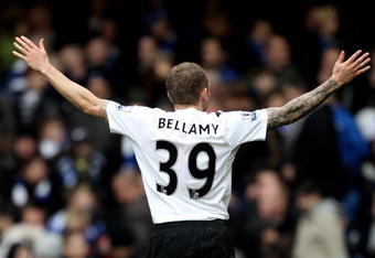 LONDON, ENGLAND - FEBRUARY 27:  Craig Bellamy of Manchester City celebrates scoring his teams fourth goal of the game during the Barclays Premier League match between Chelsea and Manchester City at Stamford Bridge on February 27, 2010 in London, England.  (Photo by Julian Finney/Getty Images)