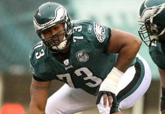 PHILADELPHIA - NOVEMBER 18:  Shawn Andrews #73 of the Philadelphia Eagles crouches into position during the NFL game against the Miami Dolphins at Lincoln Financial Field on November 18, 2007 in Philadelphia, Pennsylvania. (Photo by Al Bello/Getty Images)