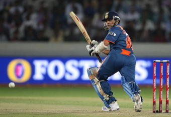 HYDERABAD, INDIA - NOVEMBER 05:  Sachin Tendulkar of India plays the ball to fine leg during the fifth One Day International match between India and Australia at Rajiv Gandhi International Cricket Stadium on November 5, 2009 in Hyderabad, India. (Photo by Mark Kolbe/Getty Images)